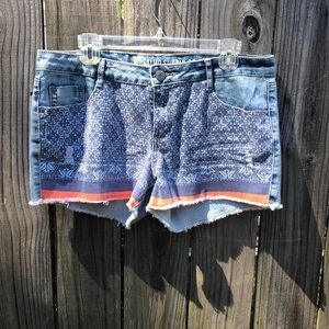 Pattern Blue jean shorts with orange accents